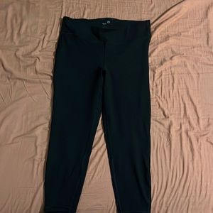 Gap fit capri leggings, black, size large.